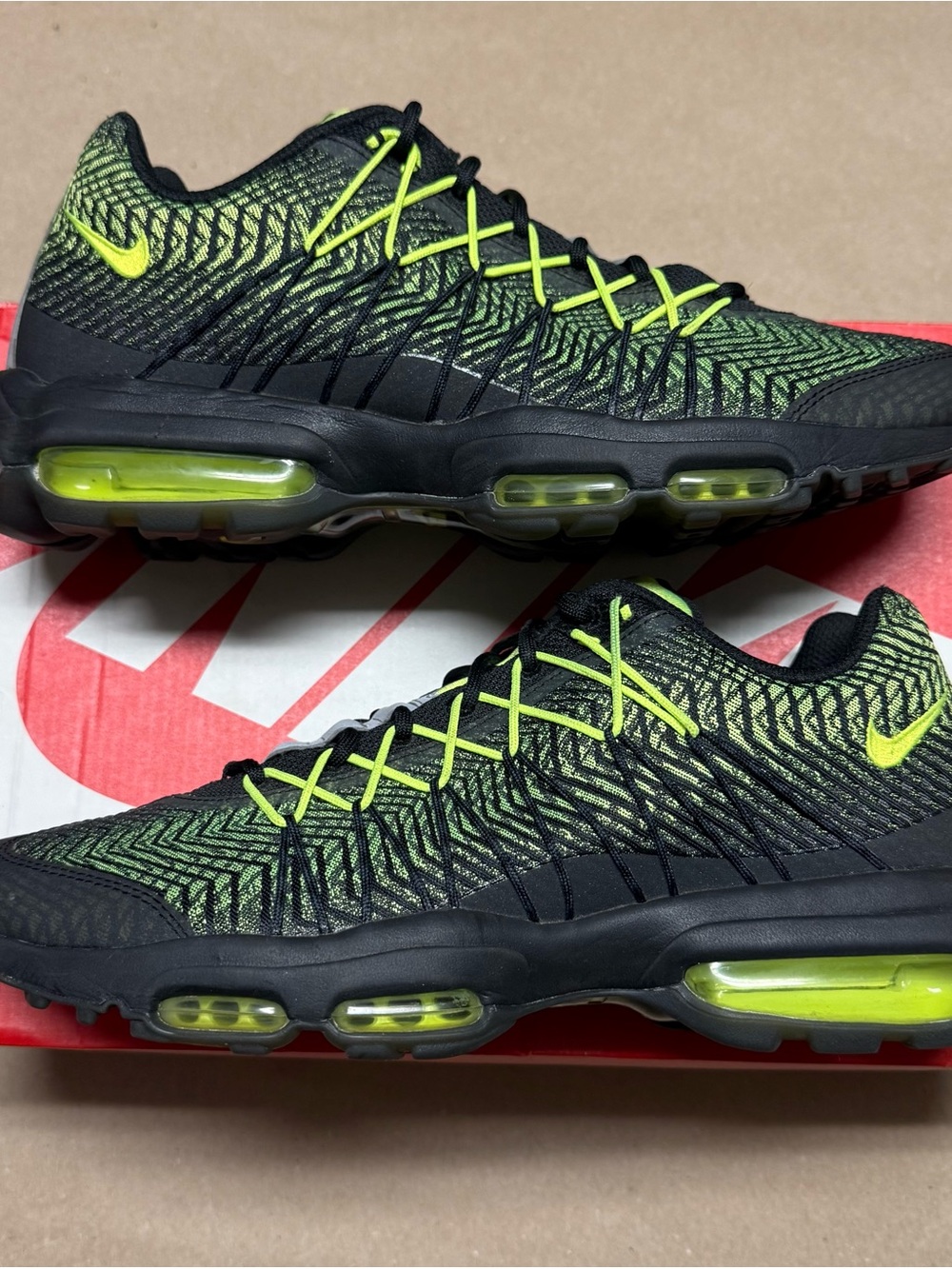 Nike Air Max 95 Ultra Jacquard Black Volt Mens size 10 running shoes Rare!